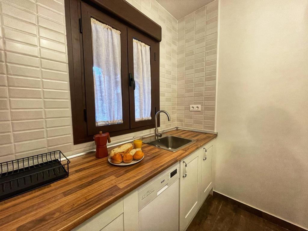 Hervás Apartamentos Dona Jimena Del Ambroz 4 Estrellas Complejo Unico En El Centro Del Pueblo - Piscina Ya Abierta מראה חיצוני תמונה